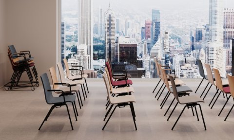 https://www.nowystyl.com/getmedia/5e1d3ecb-0332-4807-8e26-1905131bedb9/bewise-office-conference-seminar-chair-kusch-co-conference-room-arrangement-05-16676.jpg